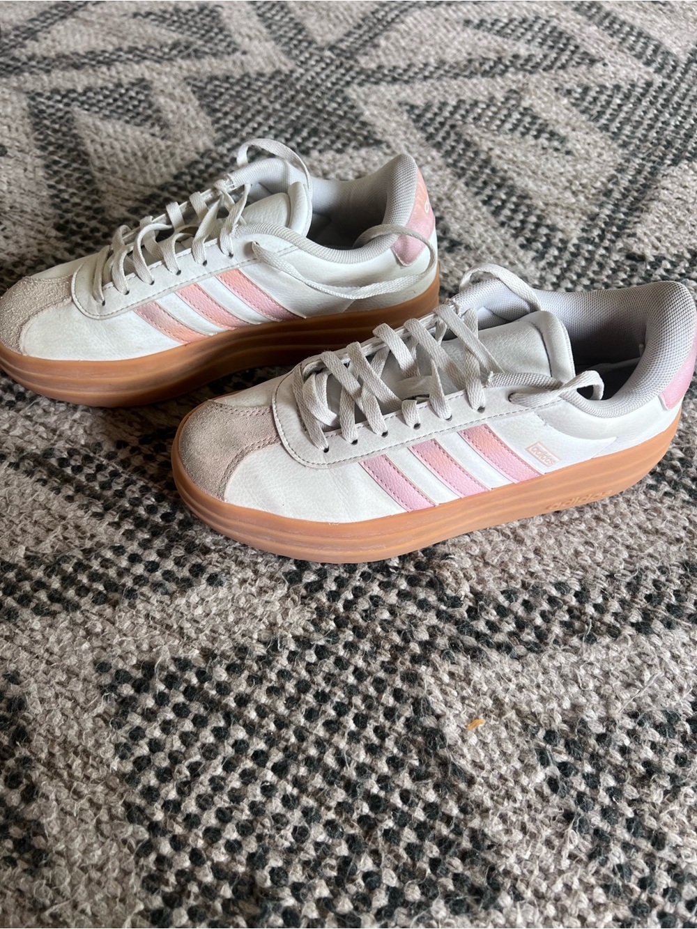 adidas kids White and Light Pink Retro Athletic Sneakers 4.5 y
